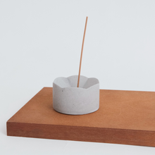 Load image into Gallery viewer, Flower Petal Incense Holder