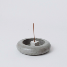 Load image into Gallery viewer, Small Round Dish / Tealight Candle Holder