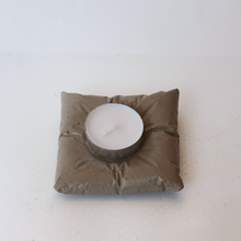 Load image into Gallery viewer, Pillow Nest Tealight Candle Holder