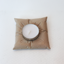 Load image into Gallery viewer, Pillow Nest Tealight Candle Holder