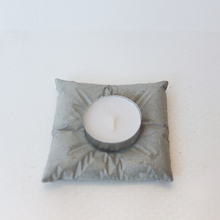 Load image into Gallery viewer, Pillow Nest Tealight Candle Holder