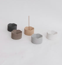Load image into Gallery viewer, Flower Petal Incense Holder