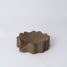 Load image into Gallery viewer, Flower Petal Soap Dish / Spoon Rest