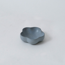 Load image into Gallery viewer, Flower Trinket Dish