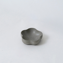 Load image into Gallery viewer, Flower Trinket Dish
