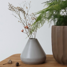 Load image into Gallery viewer, Small Bud Vase
