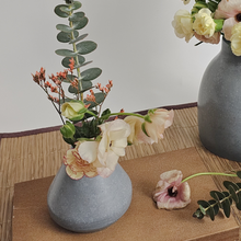 Load image into Gallery viewer, Small Bud Vase