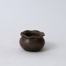 Load image into Gallery viewer, Wavy Pot / Planter
