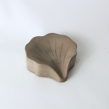 Load image into Gallery viewer, Flower Petal Soap Dish / Spoon Rest
